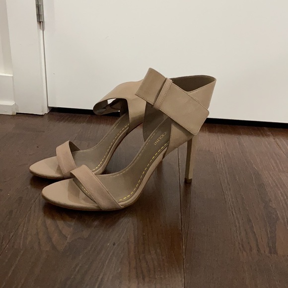 Enzo Angiolini Heals - Picture 2 of 3